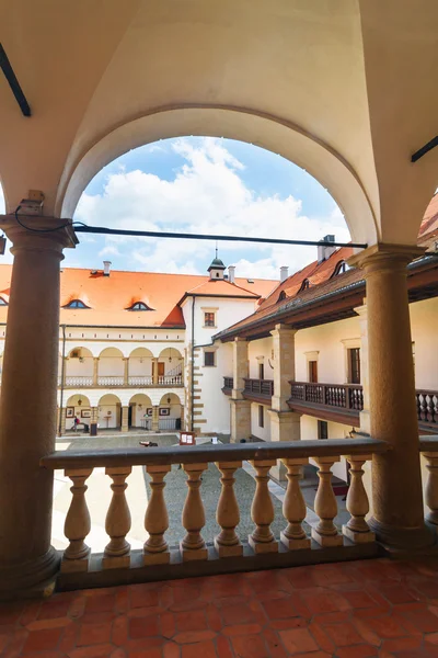 Innenhof des Niepolomice-Schlosses, Polen — Stockfoto