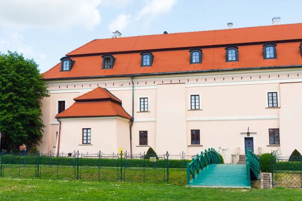 Castillo renacentista en Niepolomice, Polonia — Foto de Stock