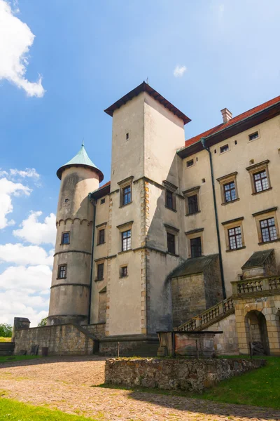 Visa nowy wisnicz Castle, Polen — Stockfoto