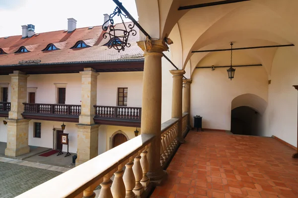 Gården i Niepołomice castle, Polen — Stockfoto