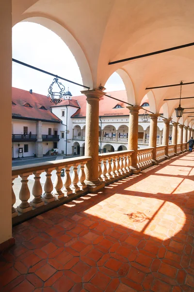 Cortile del Castello di Niepolomice, Polonia — Foto Stock