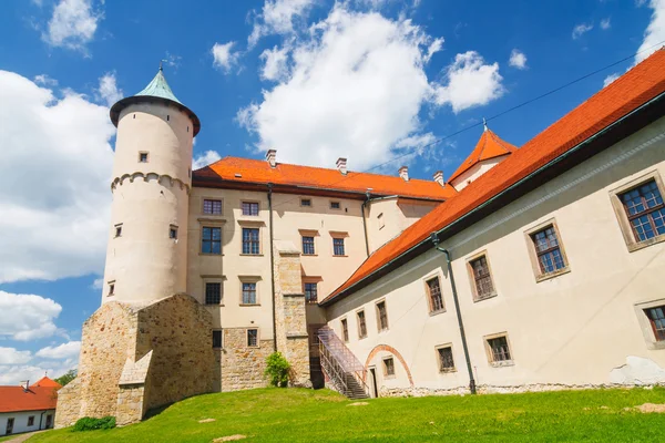 Vista do castelo Nowy Wisnicz, Polônia — Fotografia de Stock