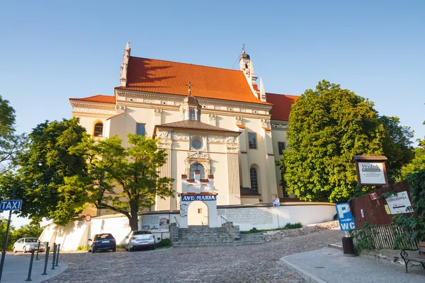 Kazimierz dolny, polen - 23. Mai: Pfarrkirche in der Altstadt von kazimierz dolny. diese stadt ist ein kunstzentrum in polen. 23. Mai 2014. — Stockfoto