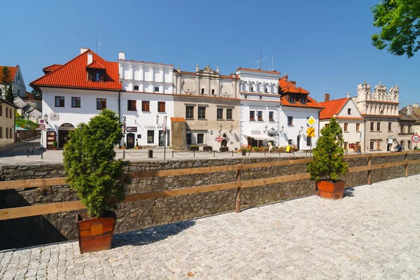 KAZIMIERZ DOLNY, POLAND - MAY 24: Unidentified people walking on the old town of Kazimierz Dolny. This town is an art center in Poland. MAY 24, 2014. — Stock Photo, Image