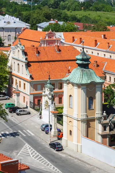 サンドミエシュ、ポーランド - 5 月 23 日: 主要な観光名所である歴史的な旧市街のパノラマ。2014 年 5 月 23 日。サンドミエシュ、ポーランド. — ストック写真