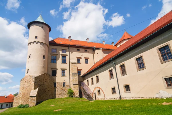 Veduta del castello di Nowy Wisnicz, Polonia — Foto Stock