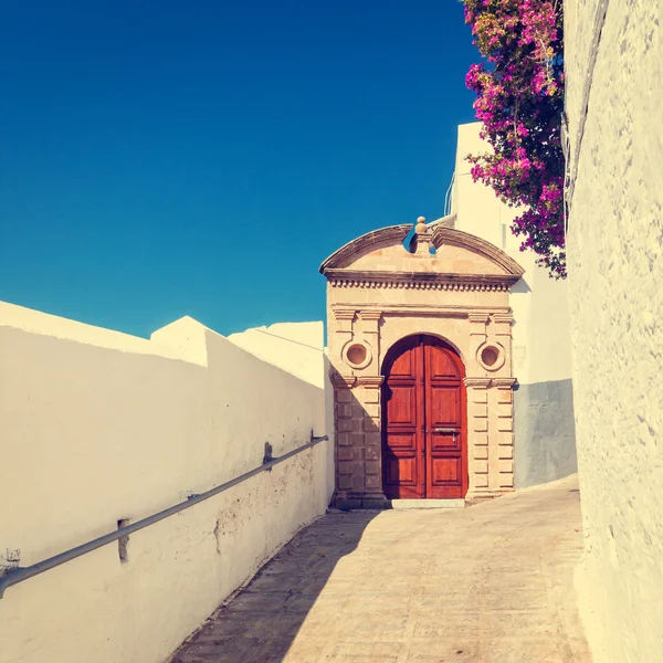 Skecze o wąskiej uliczce w lindos. Rhodes, Grecja — Zdjęcie stockowe