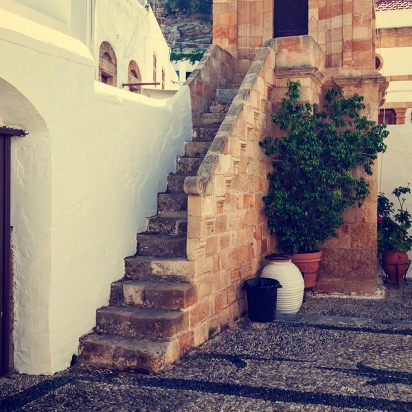 Foto vintage de la calle estrecha en Lindos. Rodas, Grecia —  Fotos de Stock