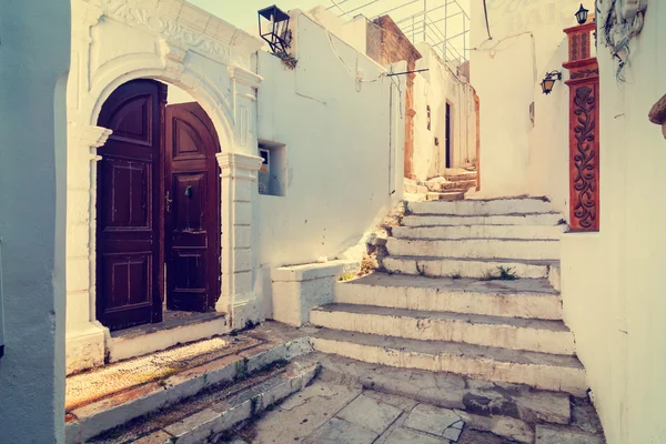 Foto vintage de la calle estrecha en Lindos. Rodas, Grecia —  Fotos de Stock