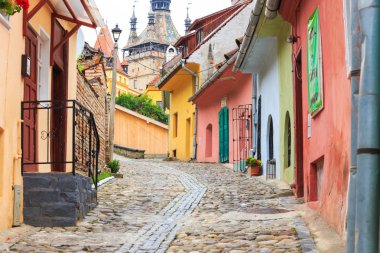 XIII. yüzyılda, Romanya Sakson kolonistler tarafından kurulan sighisoara Ortaçağ sokak görünümü