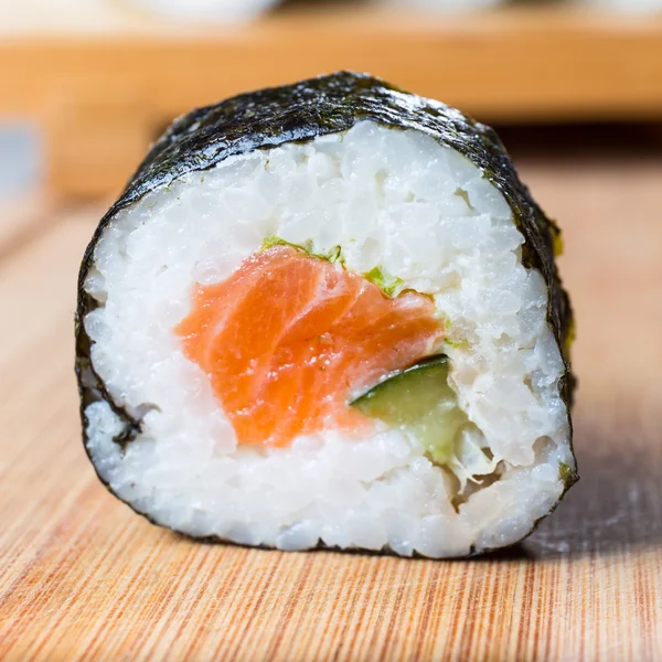 Japanisches Sushi mit Meeresfrüchten — Stockfoto