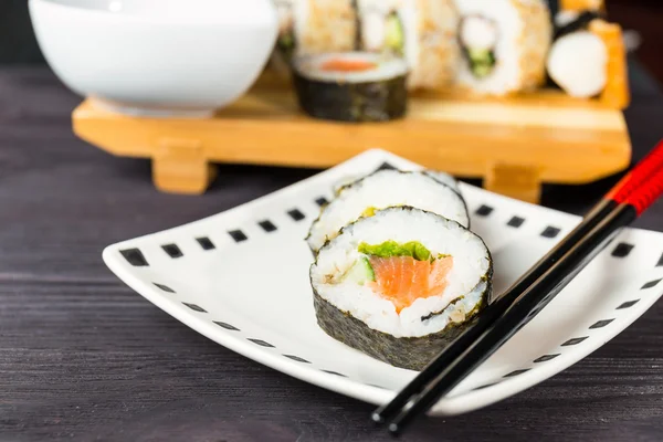 Japanisches Sushi mit Meeresfrüchten — Stockfoto