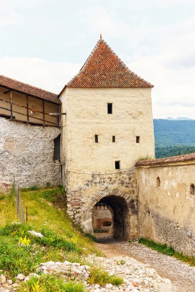 Medeltida fästning i rasnov, Transylvanien, Rumänien — Stockfoto