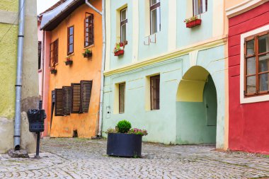 Sakson kolonistler tarafından kurulan sighisoara Ortaçağ sokak görünümü