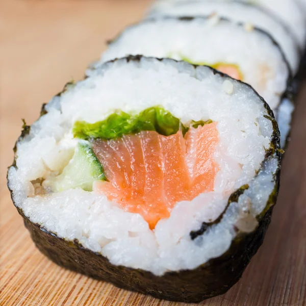 Primer plano de sushi, mariscos japoneses —  Fotos de Stock