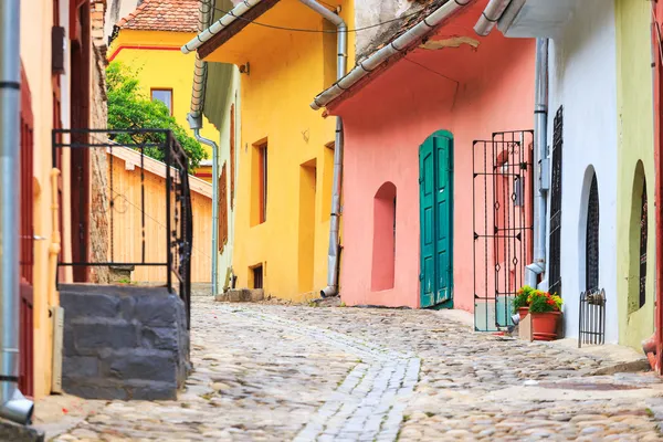 XIII. yüzyılda, Romanya Sakson kolonistler tarafından kurulan sighisoara Ortaçağ sokak görünümü