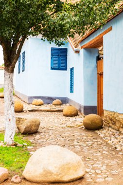 Tarihi bir binanın cephesi