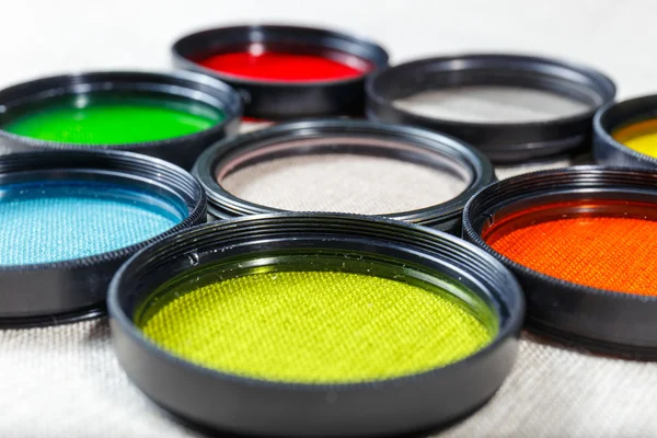 Kolorowe filtry dla obiektywów na jasnym tle — Zdjęcie stockowe