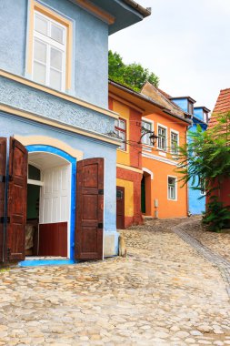 Sakson kolonistler tarafından kurulan sighisoara Ortaçağ sokak görünümü