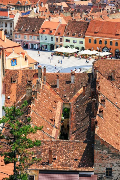 Letecký pohled na staré město, Brašov, Sedmihradsko, Rumunsko — Stock fotografie