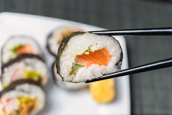 Close up de sushi, frutos do mar japoneses — Fotografia de Stock