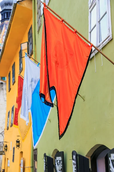 Drie vlaggen op de muur — Stockfoto