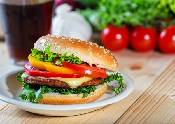 Hamburger and drink with slice of lemon — Stock Photo, Image