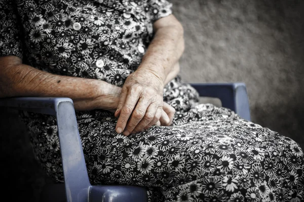 Hands of the old woman — Stock Photo, Image