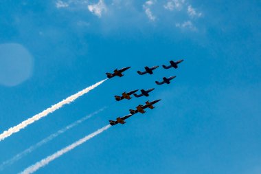 airshow, oluşumunda uçan