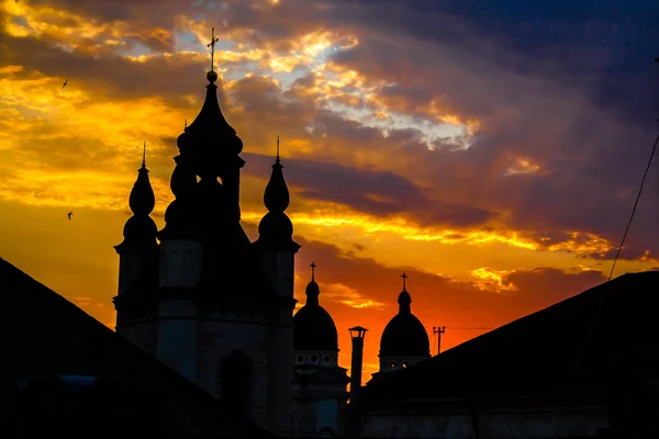 Церковь в закате солнца во Львове, Украина. Солнечный костел Стоковое Изображение