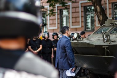Tanımlanamayan protestocu trys provokasyon - kol hareket durdurmak için
