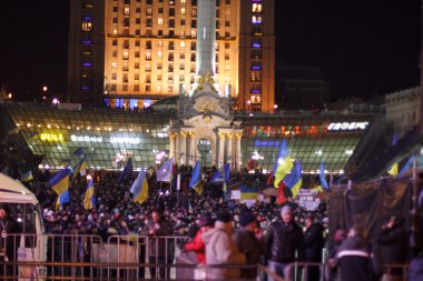(Kiev) Kiev, Ukrayna - ö. 4 Aralık 2013: yüzbinlerce p