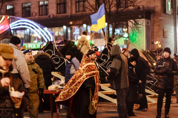КИЕВ (КИЕВ), Украина - 4 ДЕКАБРЯ 2013 года: протестующие Евромайдана Лицензионные Стоковые Изображения
