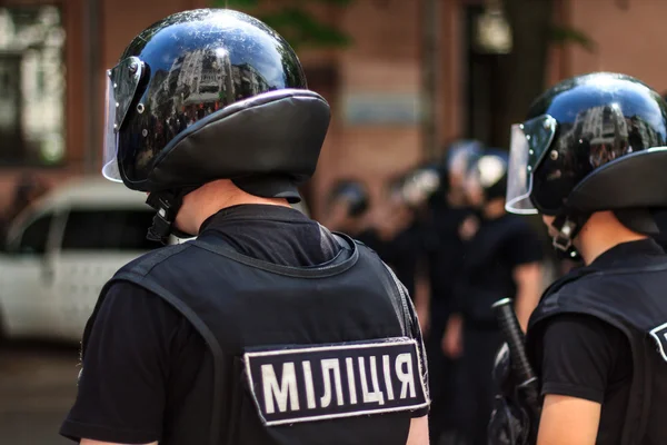 Skupina ukrajinských pořádkové policie nosit ochrannou vestu a on Stock Snímky