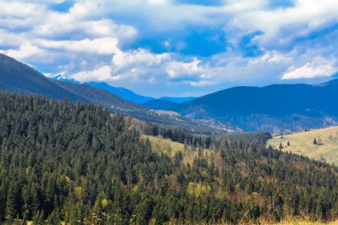 doğal dağ manzarası hoverla vurdu. Karpat, Ukrayna