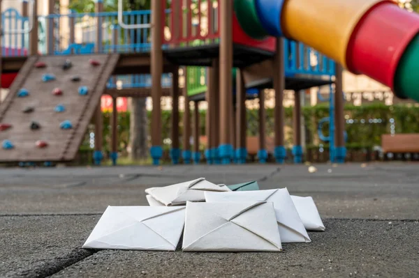 Paper ttakjis on the floor of the playground — Stock Photo, Image