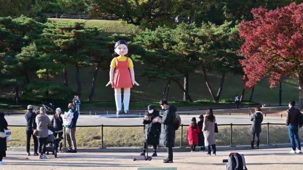 Seúl Corea Del Sur Noviembre 2021 Muñeca Gigante Serie Original — Vídeo de stock