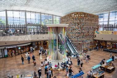 Seul, Güney Kore - Haziran 2022 Starfield Kütüphanesi Starfield COEX Alışveriş Merkezi.