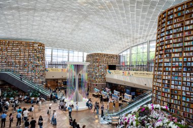 Seul, Güney Kore - Haziran 2022 Starfield Kütüphanesi Starfield COEX Alışveriş Merkezi.