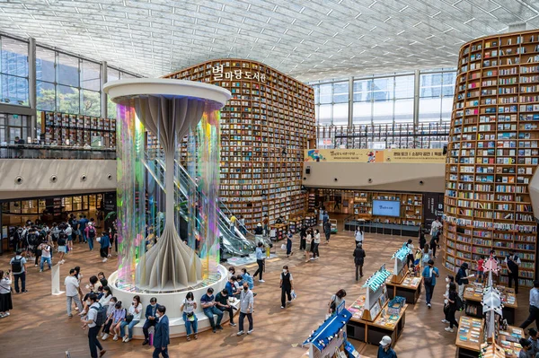 Seul, Güney Kore - Haziran 2022 Starfield Kütüphanesi Starfield COEX Alışveriş Merkezi.