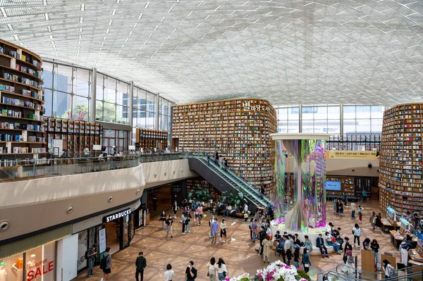 Seul, Güney Kore - Haziran 2022 Starfield Kütüphanesi Starfield COEX Alışveriş Merkezi.
