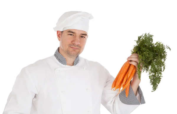 Koch hält frische Möhren in der Hand — Stockfoto