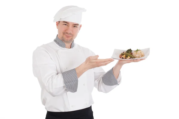 Chef mostrando e segurando um prato de alimentos preparados — Fotografia de Stock