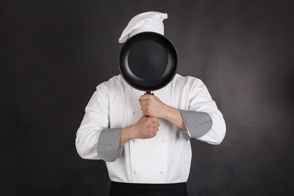Chef-kok achter pan — Stockfoto