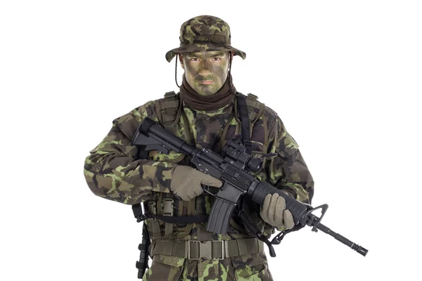Soldier in camouflage and modern weapon M4. — Stock Photo, Image