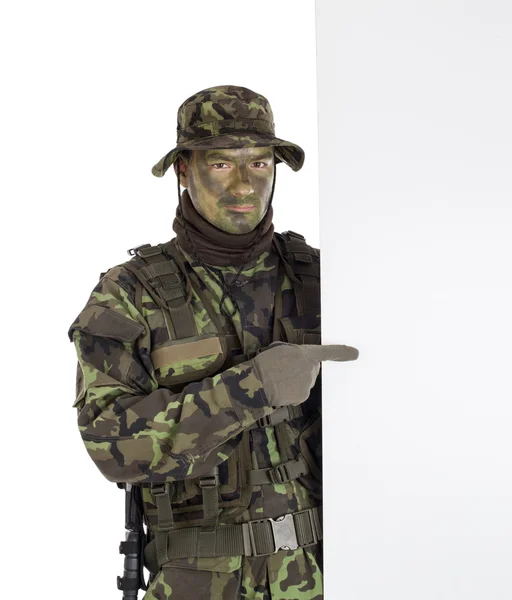 Soldier pointing finger to white blank board — Stock Photo, Image