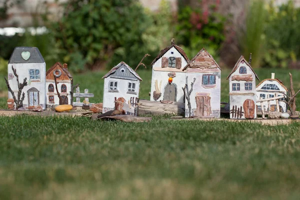 Oude Houten Huizen Model Groen Gras — Stockfoto