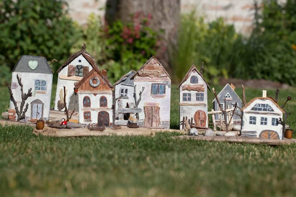 Viejas Casas Madera Modelo Sobre Hierba Verde — Foto de Stock