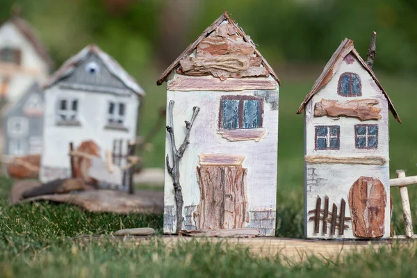 Oude Houten Huizen Model Groen Gras — Stockfoto