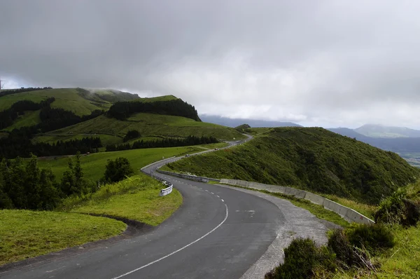 Camino entre Salto do Cavalo. Sao Miguel. Azores — Foto de Stock
